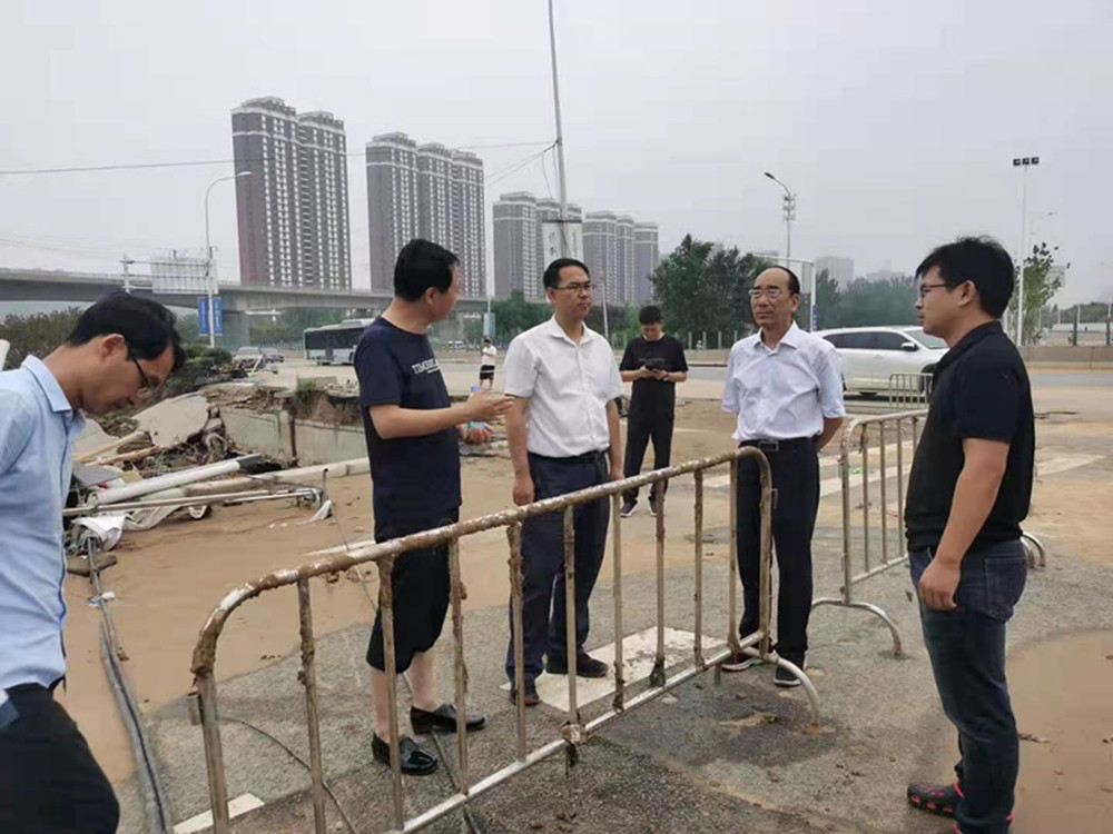 韦德·官方端入口党委书记、董事长、总经理秦广远赴市政项目检查指导灾后恢复重建工作