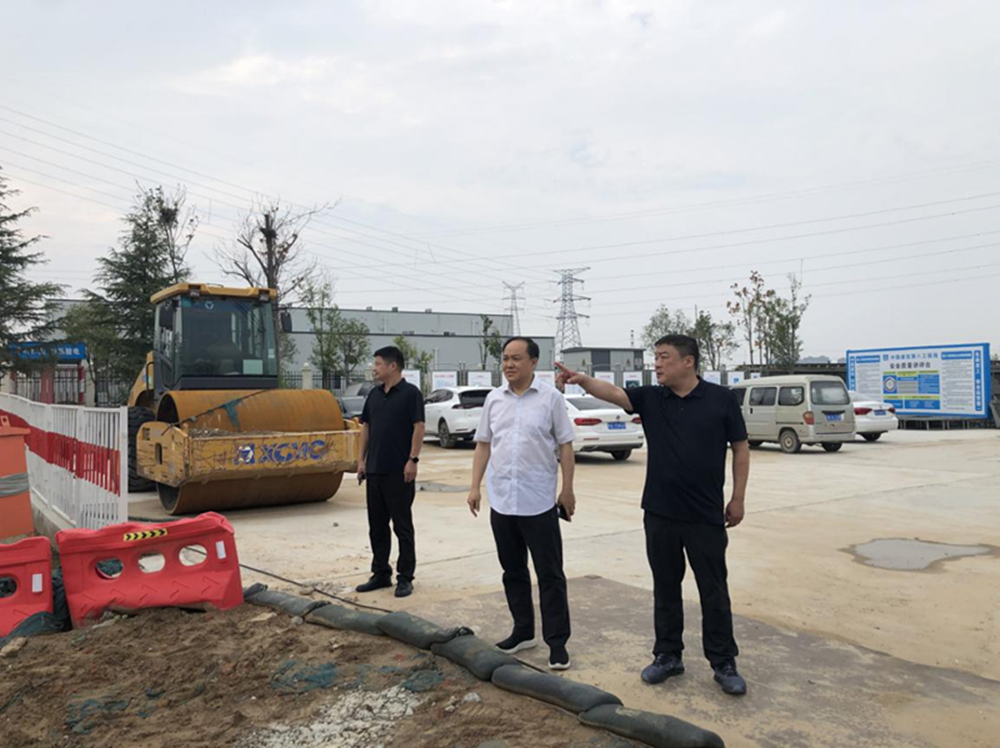 韦德·官方端入口党委委员、副总经理张岩到侯寨新镇区安置区调研项目建设工作